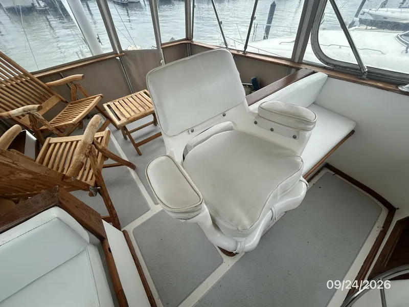 Slide: The Image of 36' Monk flybridge helmseat - 7931419