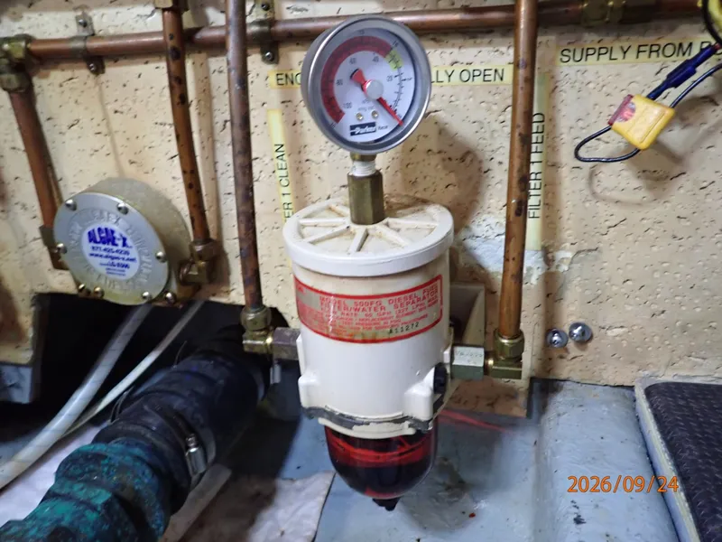 Slide: The Image of 36' Monk port Racor fuel filter - 7931477
