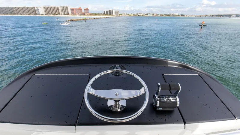 Slide: The Image of 2022 Viking Convertible Cole Play Flybridge (3) - 7933084