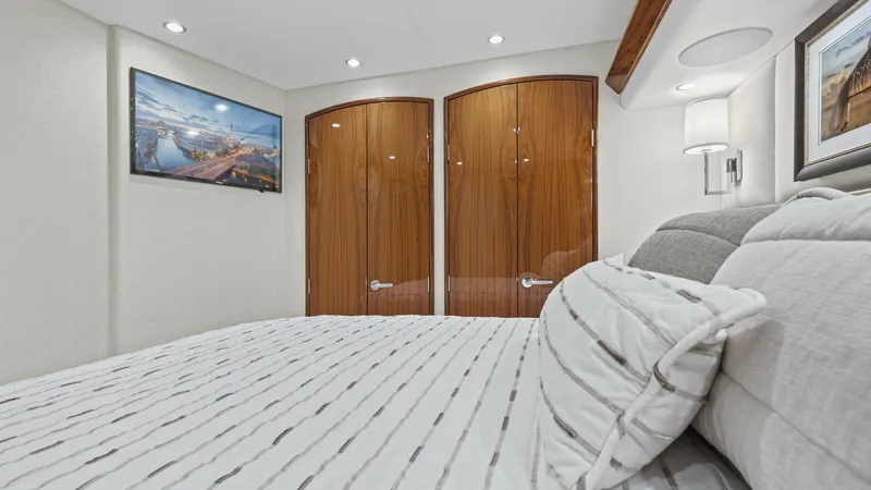 Slide: The Image of 2022 Viking Convertible Cole Play Master Stateroom (4) - 7933044