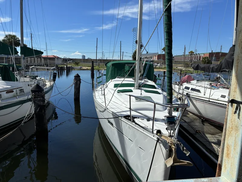 Slide: The Image of Beneteau Oceanis 373 - 8052025