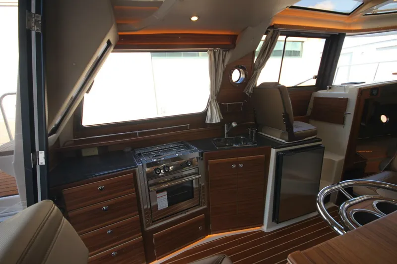 Slide: The Image of Ranger Tug R-29 Command Bridge Luxury Edition 2025 - 7935934