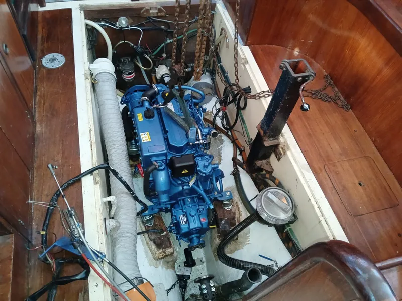 Slide: The Image of Endurance 35 Ketch 1976 - 7937714
