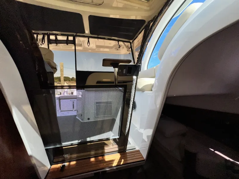 Slide: The Image of Pursuit 385 Offshore 2020 - 8032649