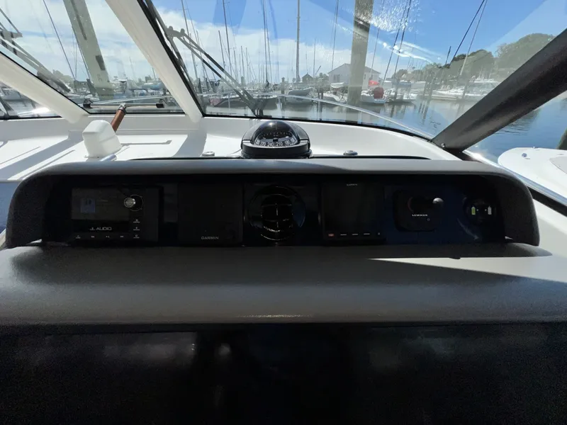 Slide: The Image of Pursuit 385 Offshore 2020 - 8032653