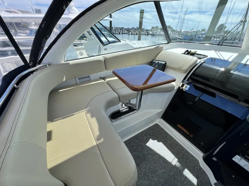 Slide: The Image of Pursuit 385 Offshore 2020 - 8032651