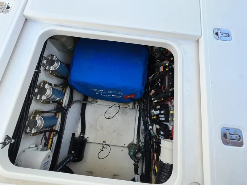 Slide: The Image of Pursuit 385 Offshore 2020 - 8032669
