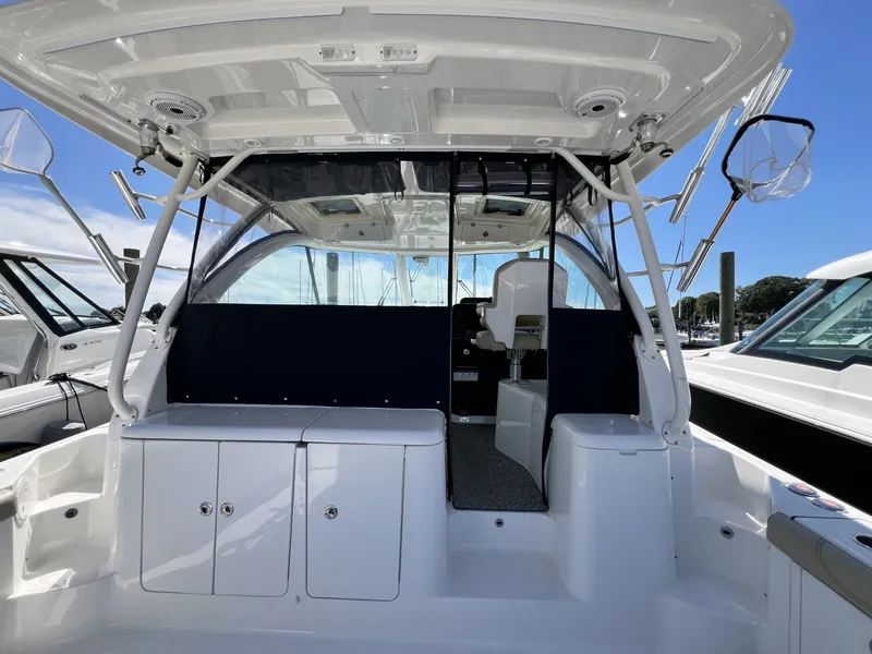 Slide: The Image of Pursuit 385 Offshore 2020 - 8032677