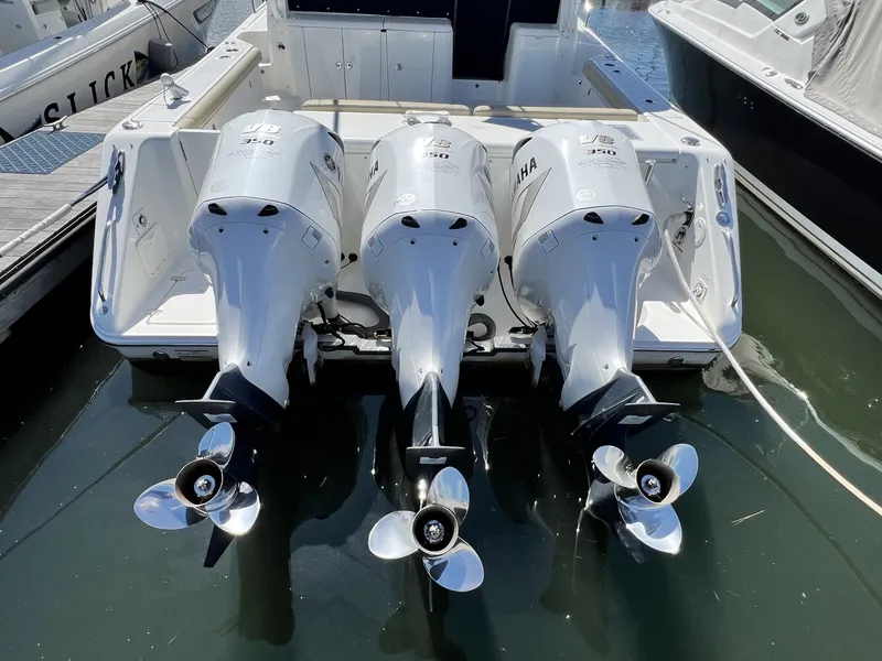 Slide: The Image of Pursuit 385 Offshore 2020 - 8032667
