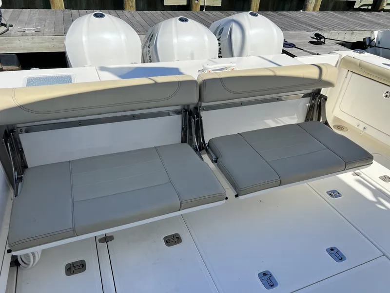 Slide: The Image of Pursuit 385 Offshore 2020 - 8032662