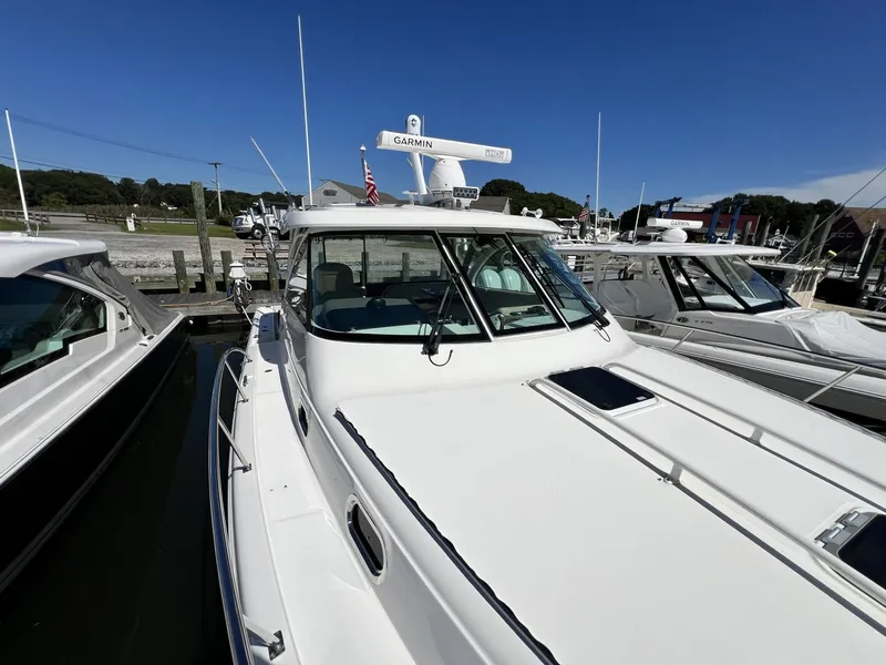 Slide: The Image of Pursuit 385 Offshore 2020 - 8032674