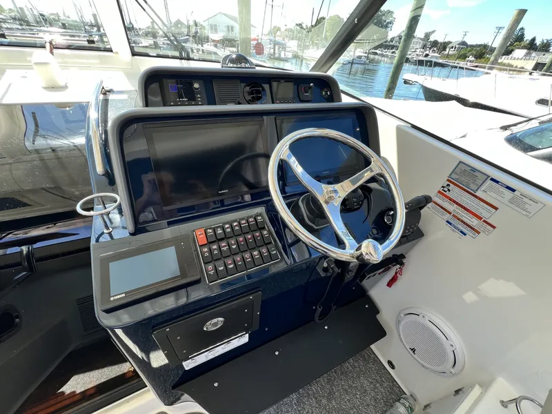 Slide: The Image of Pursuit 385 Offshore 2020 - 8032650