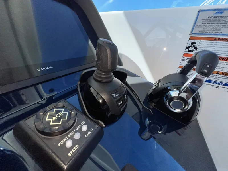 Slide: The Image of Pursuit 385 Offshore 2020 - 8032654