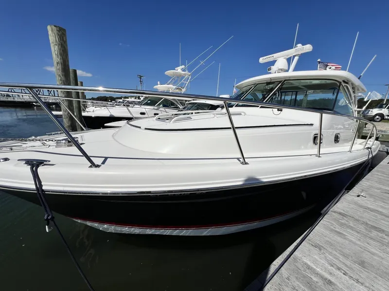 Slide: The Image of Pursuit 385 Offshore 2020 - 8032664