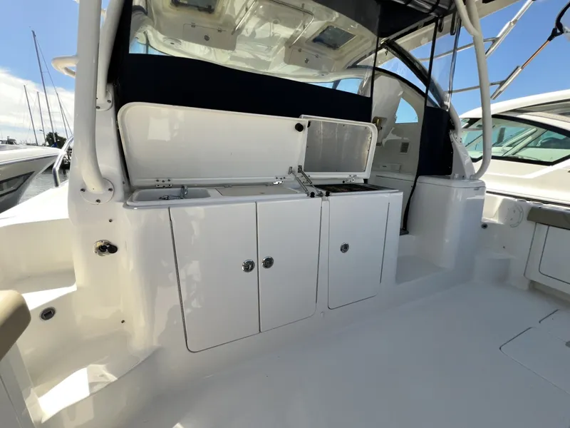 Slide: The Image of Pursuit 385 Offshore 2020 - 8032660