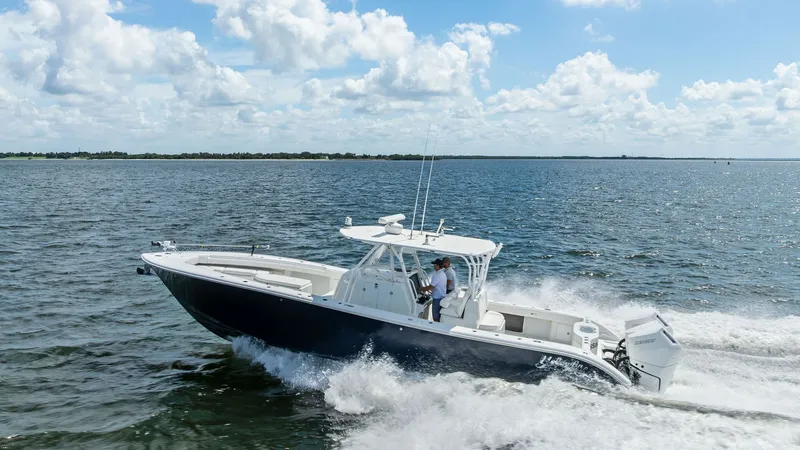 Slide: The Image of Dynamic Bow View in Motion The 2014 Yellowfin 39 Center Console is captured slicing through the water with elegance and power. Its sleek hull design and robust outboard engines demonstrate exceptional performance, perfect for both leisure cruising and competitive fishing. The spaci - 7943358