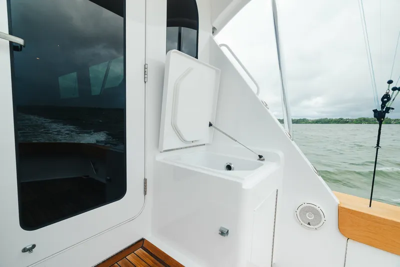 Slide: The Image of Hatteras 60 Convertible 2005 - 8053246