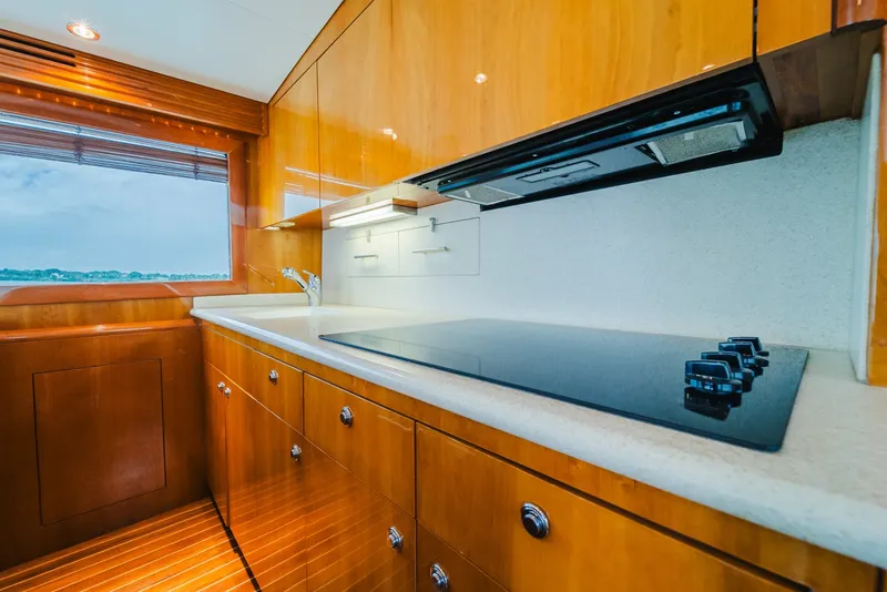 Slide: The Image of Hatteras 60 Convertible 2005 - 8053234