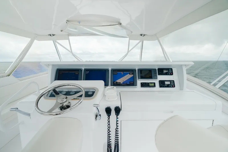 Slide: The Image of Hatteras 60 Convertible 2005 - 8053251