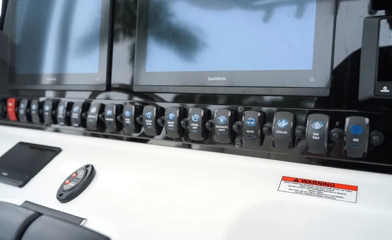 Slide: The Image of Sea Hunt Gamefish 27FS 2025 - 7949449