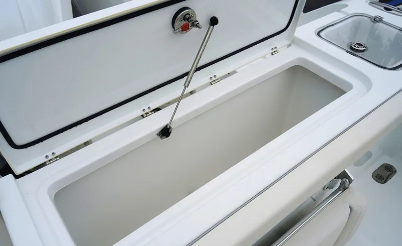 Slide: The Image of Sea Hunt Gamefish 27FS 2025 - 7949436