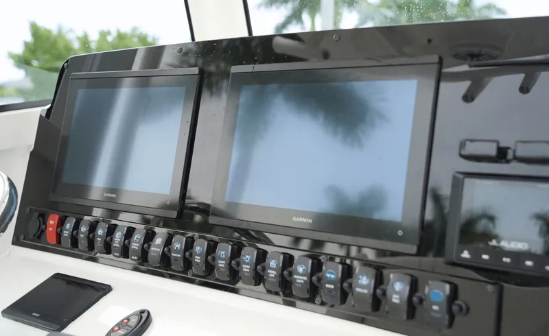 Slide: The Image of Sea Hunt Gamefish 27FS 2025 - 7949448