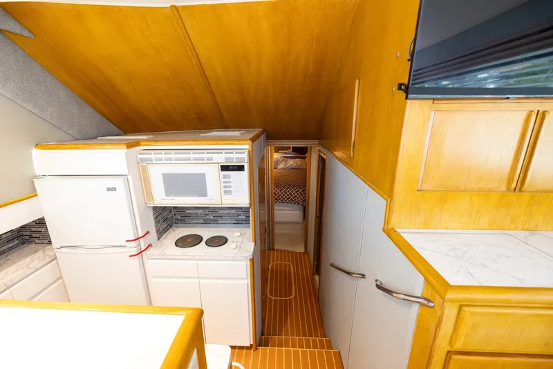 Slide: The Image of Hatteras 43 Convertible 1995 - 7951599