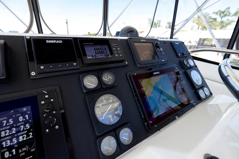 Slide: The Image of Hatteras 43 Convertible 1995 - 7951566