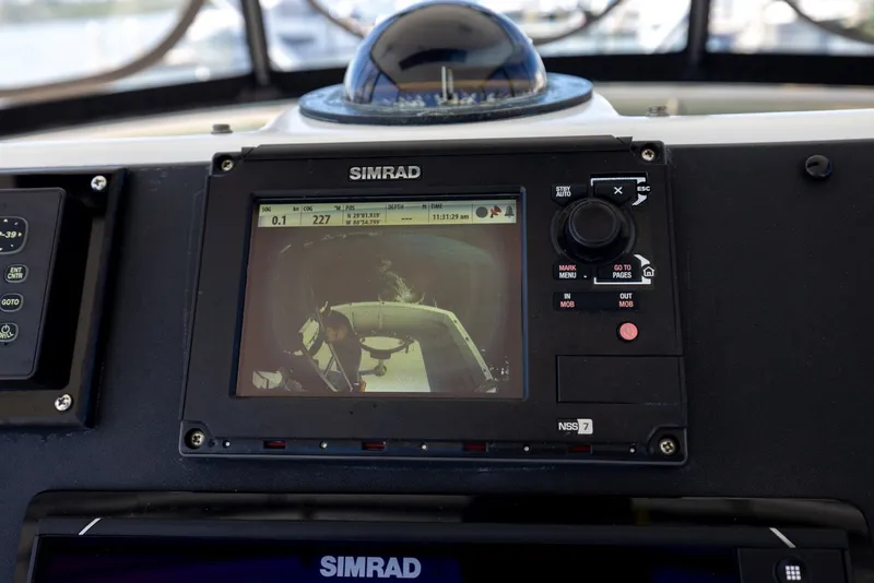 Slide: The Image of Hatteras 43 Convertible 1995 - 7951571