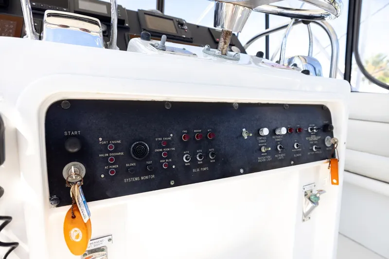 Slide: The Image of Hatteras 43 Convertible 1995 - 7951567