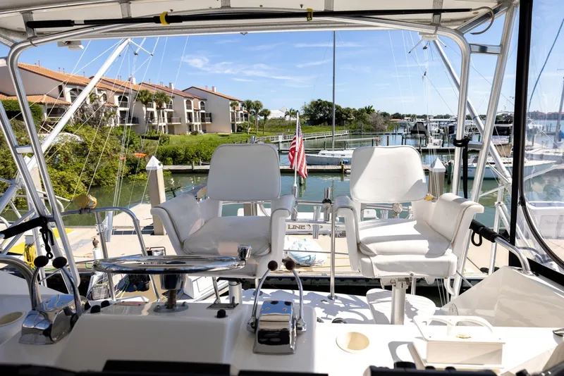 Slide: The Image of Hatteras 43 Convertible 1995 - 7951581