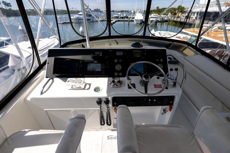 Slide: The Image of Hatteras 43 Convertible 1995 - 7951564