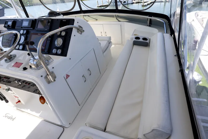 Slide: The Image of Hatteras 43 Convertible 1995 - 7951579