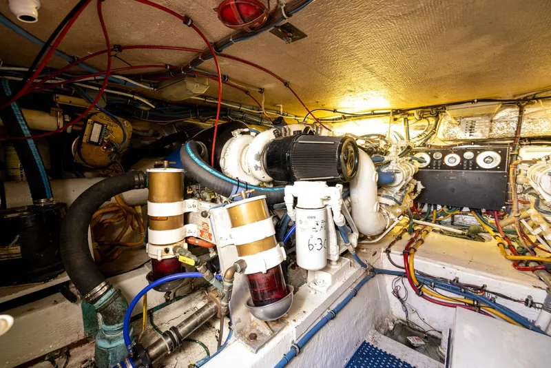 Slide: The Image of Hatteras 43 Convertible 1995 - 7951609