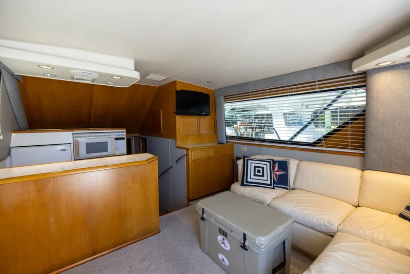 Slide: The Image of Hatteras 43 Convertible 1995 - 7951591