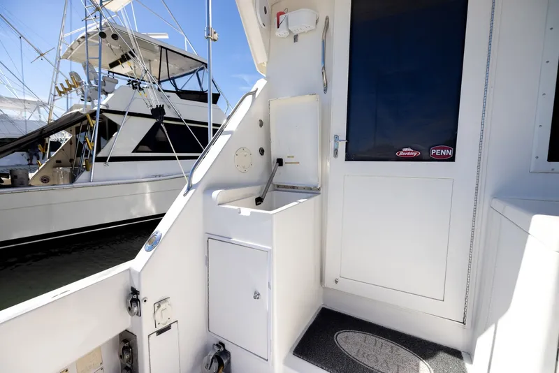 Slide: The Image of Hatteras 43 Convertible 1995 - 7951589