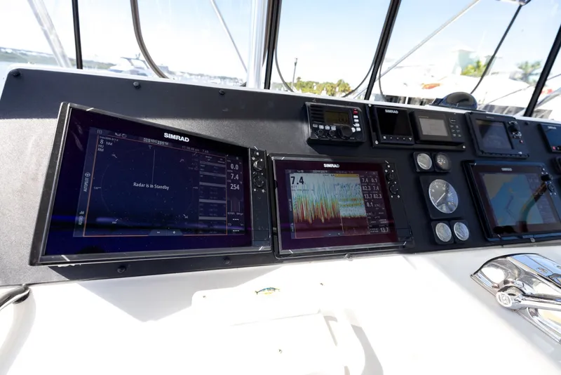 Slide: The Image of Hatteras 43 Convertible 1995 - 7951565