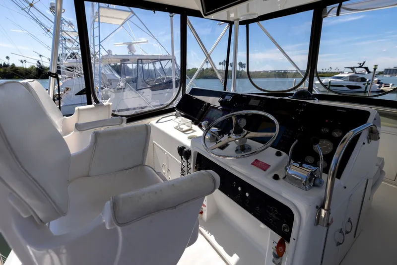 Slide: The Image of Hatteras 43 Convertible 1995 - 7951562