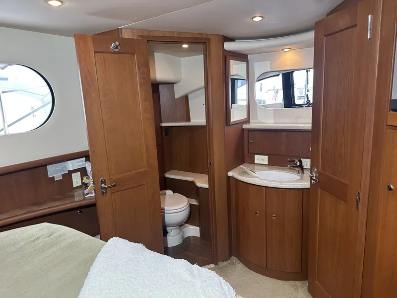 Slide: The Image of Silverton 43 Motor Yacht 2005 - 7953172