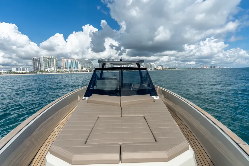 Slide: The Image of Evo Marine R4 2023 - 8064517