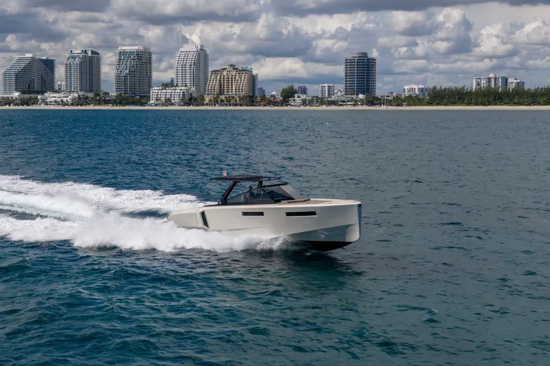 Slide: The Image of Evo Marine R4 2023 - 8064498