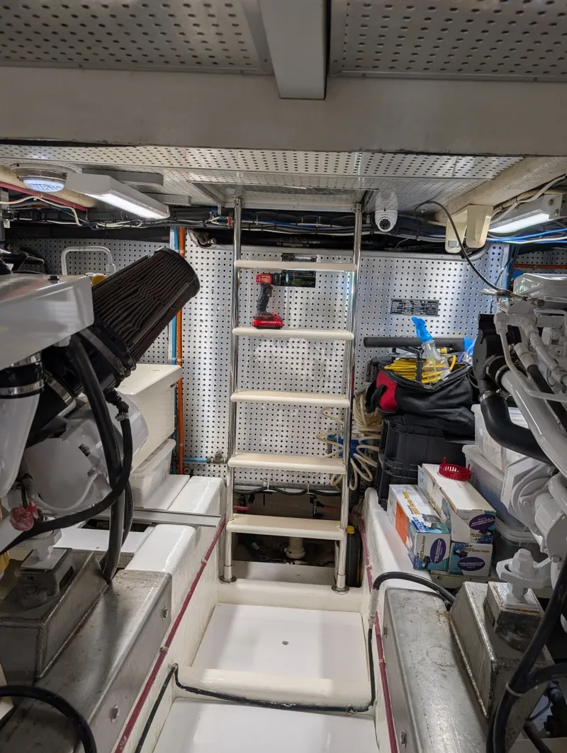 Slide: The Image of Offshore 54 Pilothouse 1998 - 8140283