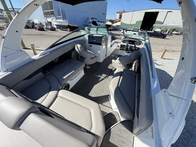 Slide: The Image of Four Winns HD8 2022 - 7953562