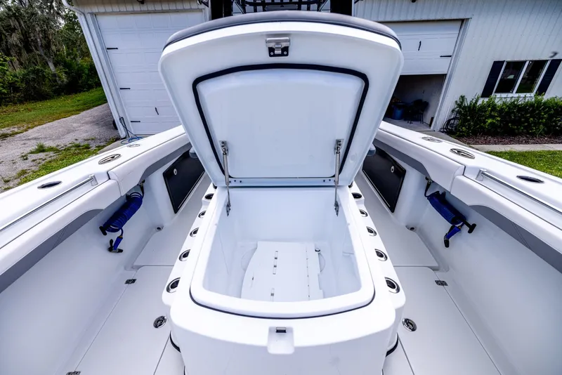 Slide: The Image of Yellowfin 36 Offshore 2026 - 7953764