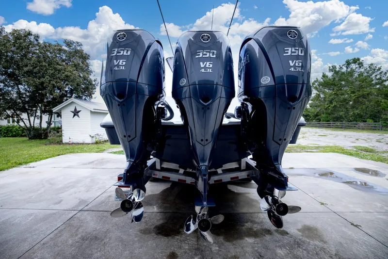 Slide: The Image of Yellowfin 36 Offshore 2026 - 7953744