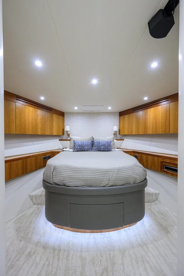 Slide: The Image of Hatteras 80 Motor Yacht 2013 - 7954221