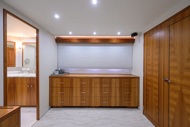 Slide: The Image of Hatteras 80 Motor Yacht 2013 - 7954206