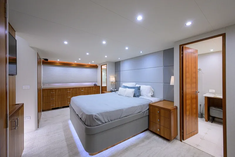 Slide: The Image of Hatteras 80 Motor Yacht 2013 - 7954202