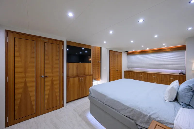 Slide: The Image of Hatteras 80 Motor Yacht 2013 - 7954203