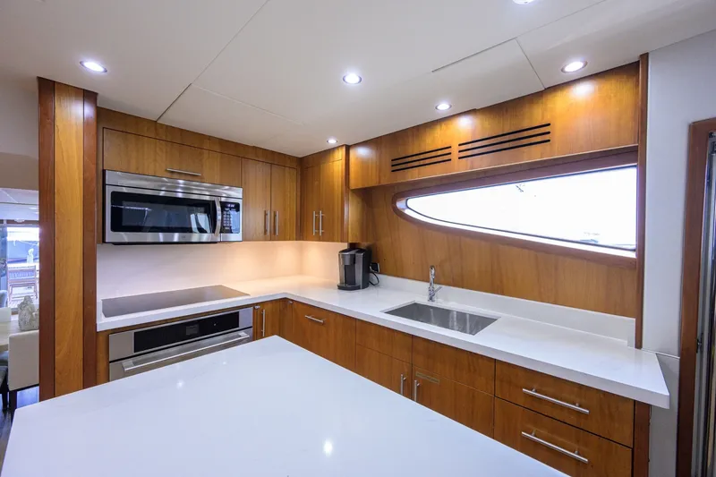 Slide: The Image of Hatteras 80 Motor Yacht 2013 - 7954190